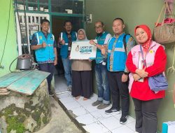 Peringati HUT ke-80 RI, Program LUTD PLN UP3 Majalaya Terangi Rumah Warga Kurang Mampu