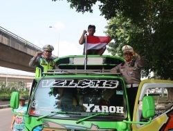 200 Bendera Merah Putih Untuk Pengemudi Truck Dibagikan Polrestabes Semarang