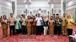 SK Pensiun Resmi Diserahkan Wali Kota Cirebon