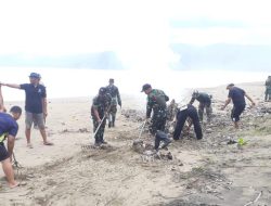 Bakti Teritorial Prima: TNI Polri dan Masyarakat Bersihkan Pantai Blado