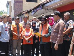 Rumah Ambruk Akibat Hujan Deras, Bupati Subandi Kunjungi Warga Korban Bencana