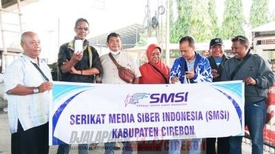 Jumat Berkah SMSI Peduli, Bagikan 50 Paket Sedekah Ke Dhuafa, Ojeg dan Penjaga Perlintasan Rel KA