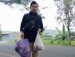 Jurnalis Tangguh, “Jefri” Layani Jasa Delivery di Tengah Kesibukan Sebagai Jurnalis