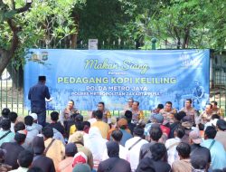 Irjen Pol. Asep Edi Suheri Gelar Kegiatan bersama Pedagang Kopi Keliling Sekaligus Membagikan Bansos