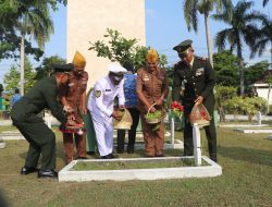 Kodim 0807/Tulungagung Bersama Veteran Beri Penghormatan kepada Para Pahlawan