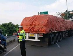 Akses Lingkar Demak Lumpuh Total, Truk Kuller Mogok di Jembatan Kadilanggu