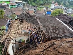 Bencana Alam Longsor di Lereng Setinggi 8 Meter , Rumah Lansia Roboh Tertimpa Material