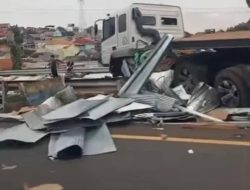 Sistem Keselamatan Berantakan: Truck Trailer Gagal Rem di Karambol Tol Jangli–Gayamsari