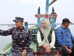 DKP Jabar bersama Lanal Cirebon Sinergi Hijaukan Pesisir Utara Jawa Barat